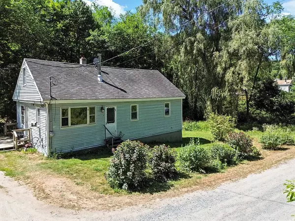 17 Hapworth LN, Winslow, ME 04901
