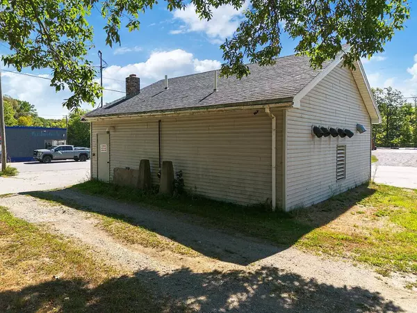 1198 Main ST, Clinton, ME 04927