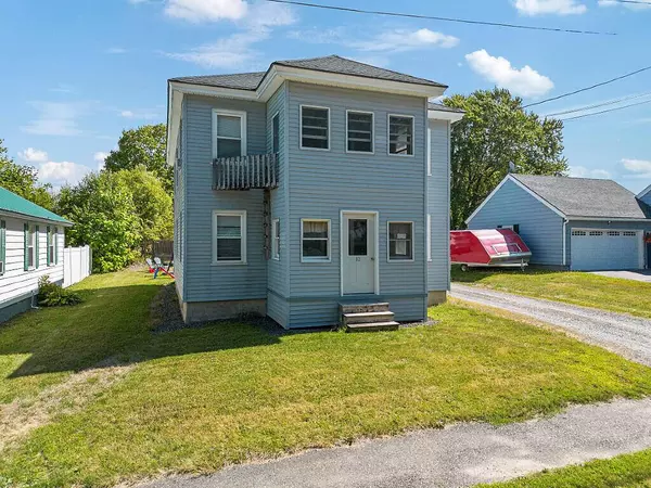 12 Whipple ST, Winslow, ME 04901