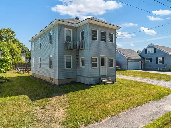 12 Whipple ST, Winslow, ME 04901