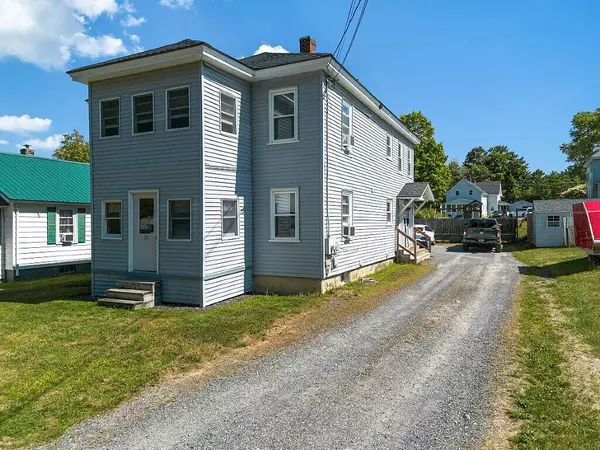 12 Whipple ST, Winslow, ME 04901