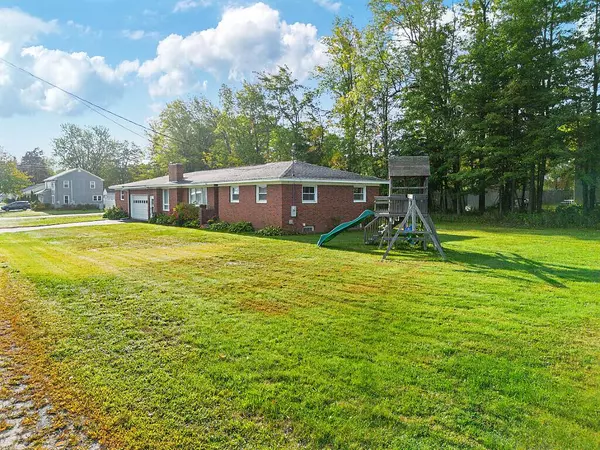 5 Robert ST, Winslow, ME 04901