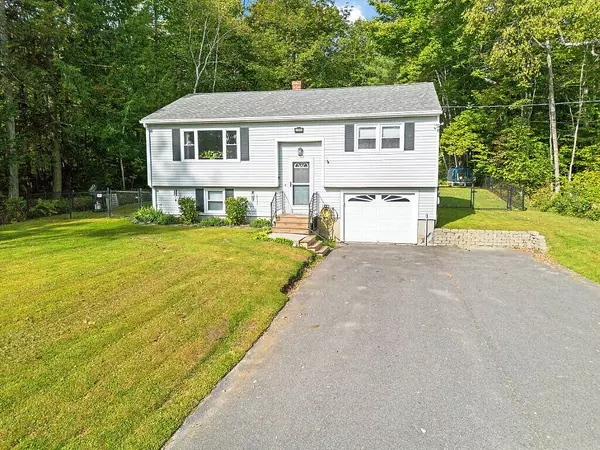 299 Middle RD, Oakland, ME 04963