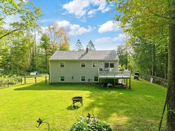 299 Middle RD, Oakland, ME 04963