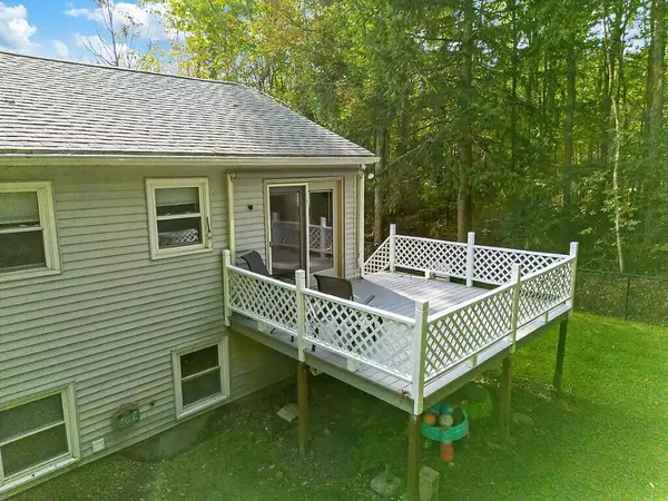 299 Middle RD, Oakland, ME 04963