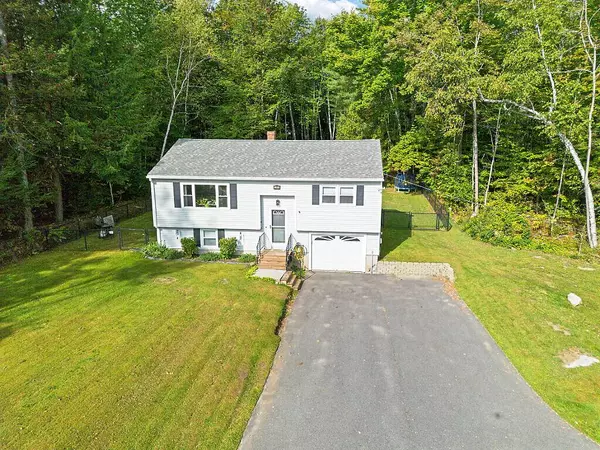 299 Middle RD, Oakland, ME 04963