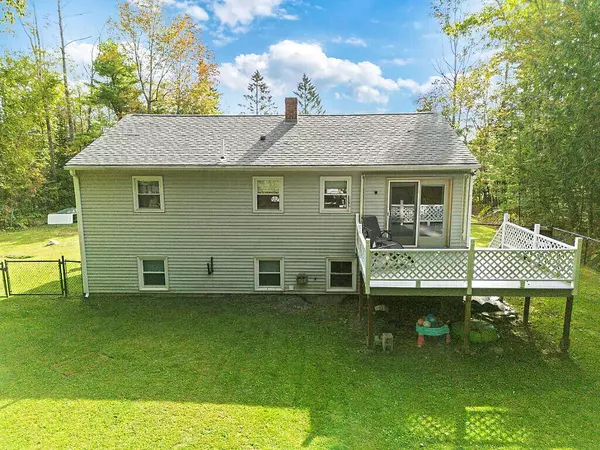 299 Middle RD, Oakland, ME 04963