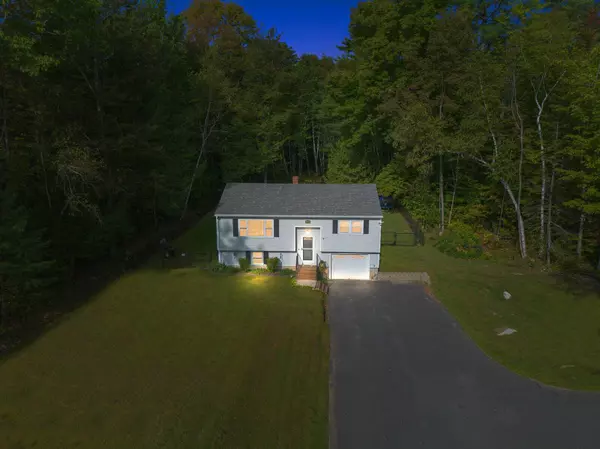 299 Middle RD, Oakland, ME 04963