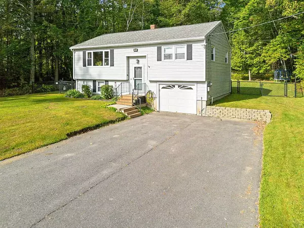299 Middle RD, Oakland, ME 04963