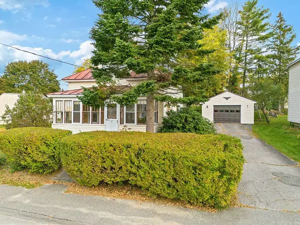 47 Sanger AVE, Waterville, ME 04901