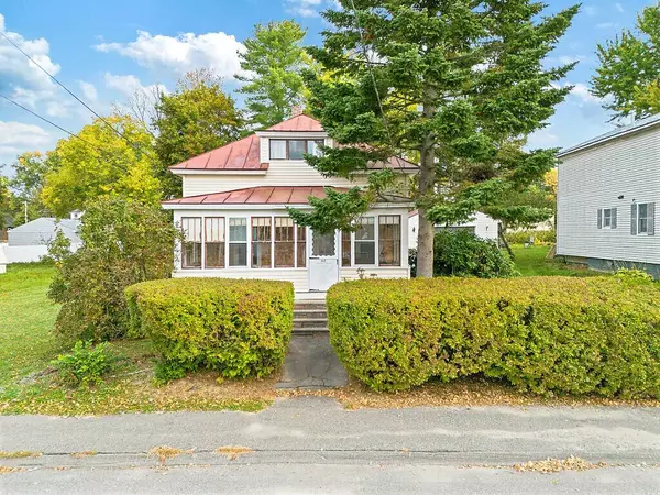 47 Sanger AVE, Waterville, ME 04901