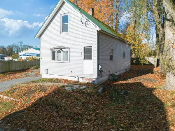 21 Water ST, Clinton, ME 04927