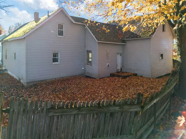 21 Water ST, Clinton, ME 04927
