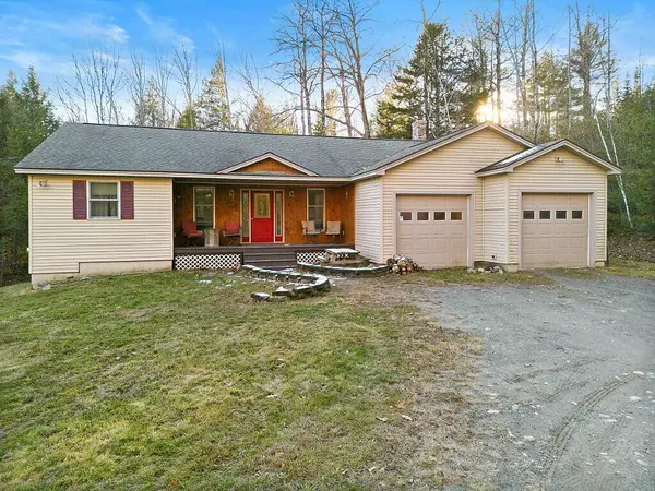 67 Sunflower LN, Sidney, ME 04330