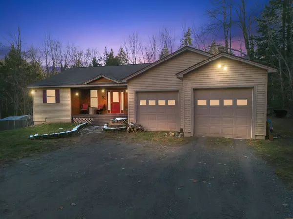 67 Sunflower LN, Sidney, ME 04330