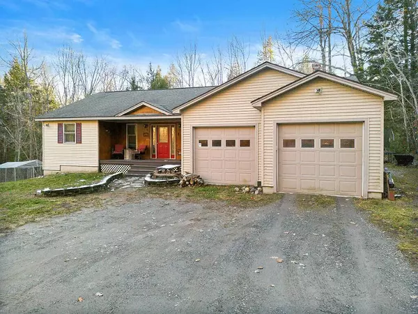 67 Sunflower LN, Sidney, ME 04330