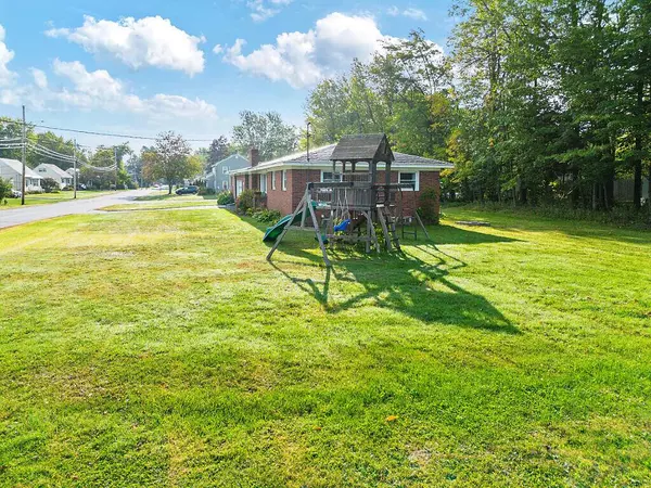 5 Robert ST, Winslow, ME 04901