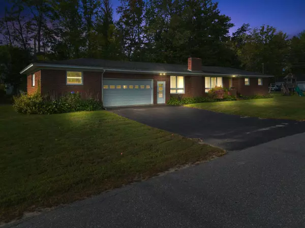 5 Robert ST, Winslow, ME 04901