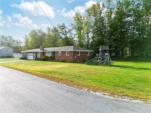 5 Robert ST, Winslow, ME 04901