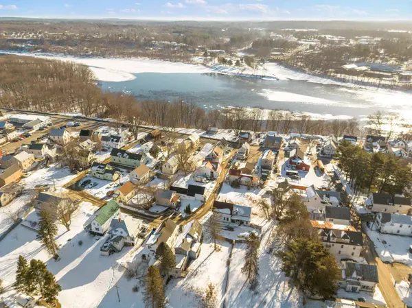 42 Carey LN, Waterville, ME 04901