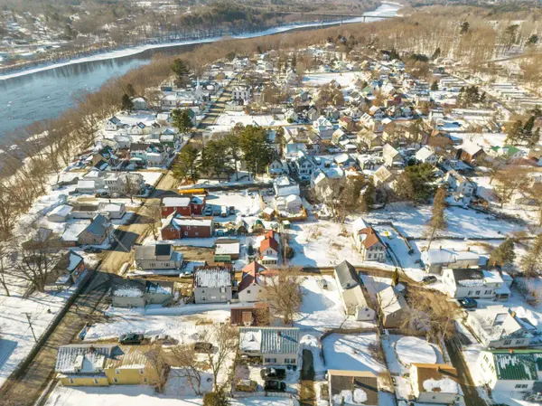 42 Carey LN, Waterville, ME 04901