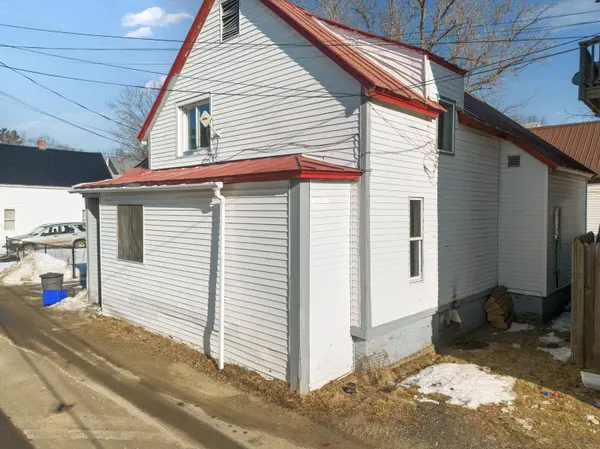 42 Carey LN, Waterville, ME 04901