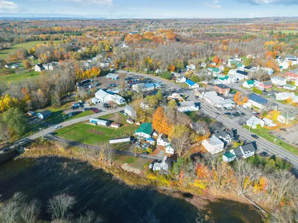 21 Water ST, Clinton, ME 04927