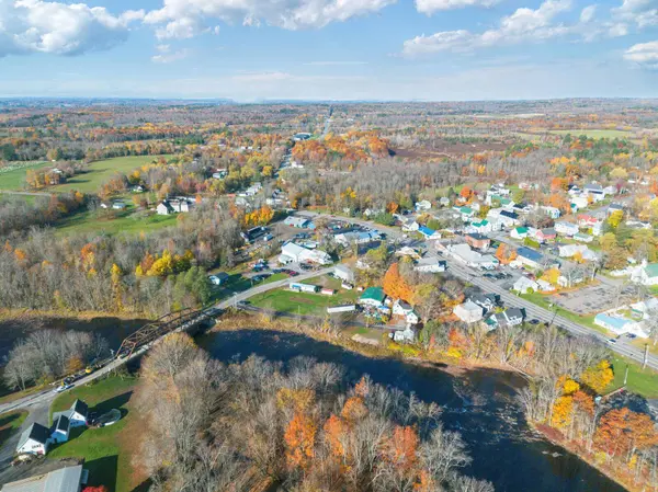 21 Water ST, Clinton, ME 04927