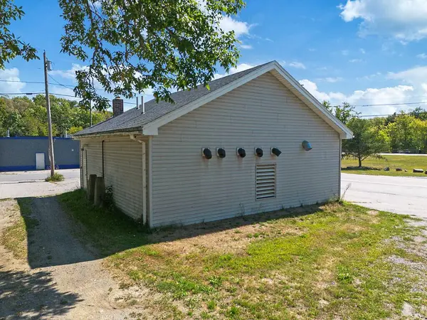 1198 Main ST, Clinton, ME 04927