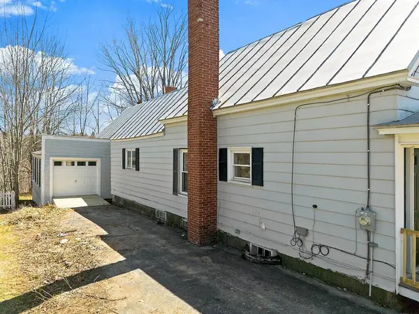 102 Main ST, Skowhegan, ME 04976