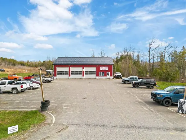 283 Hinckley RD, Clinton, ME 04927