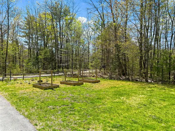 304 Rocky Shore LN, Oakland, ME 04963