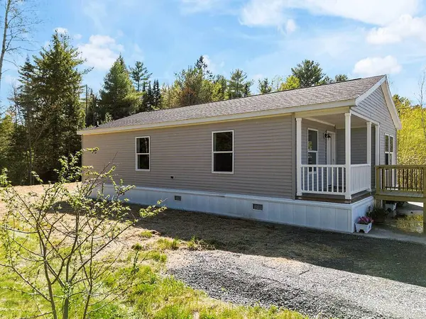 11 Cookson RD, Burnham, ME 04922