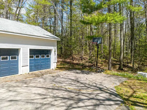 304 Rocky Shore LN, Oakland, ME 04963