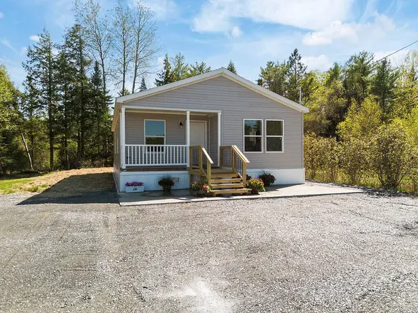11 Cookson RD, Burnham, ME 04922