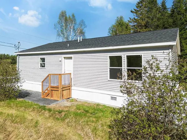11 Cookson RD, Burnham, ME 04922