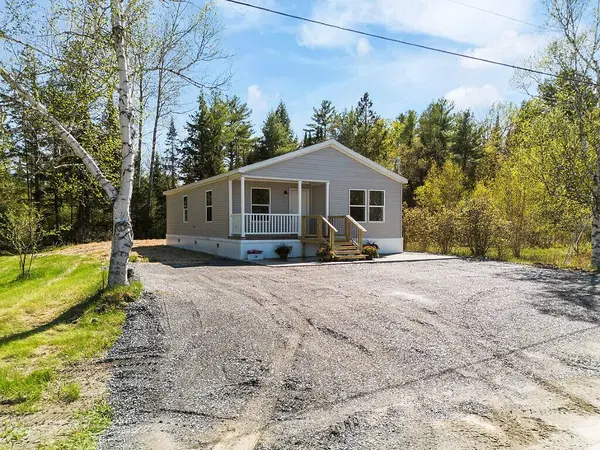 11 Cookson RD, Burnham, ME 04922