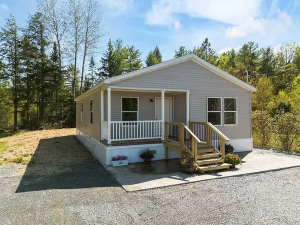 11 Cookson RD, Burnham, ME 04922