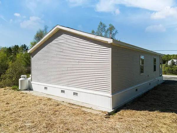 11 Cookson RD, Burnham, ME 04922
