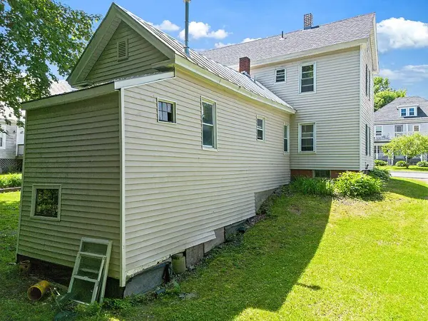 43 Fairfield ST, Oakland, ME 04963