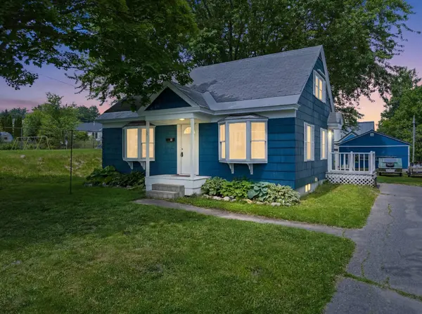 29 Sterling ST, Waterville, ME 04901