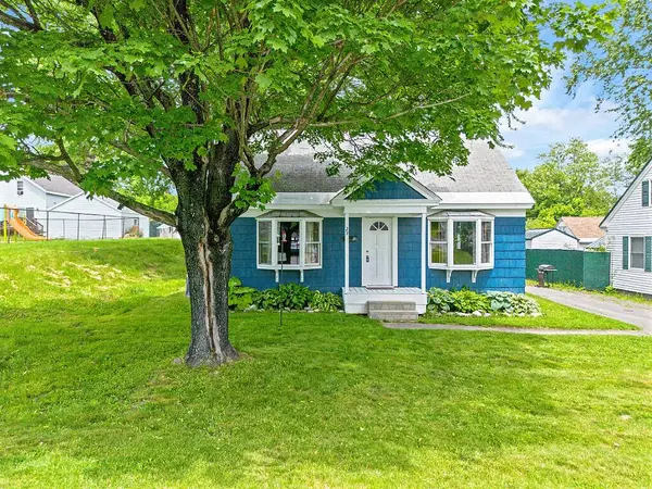 29 Sterling ST, Waterville, ME 04901