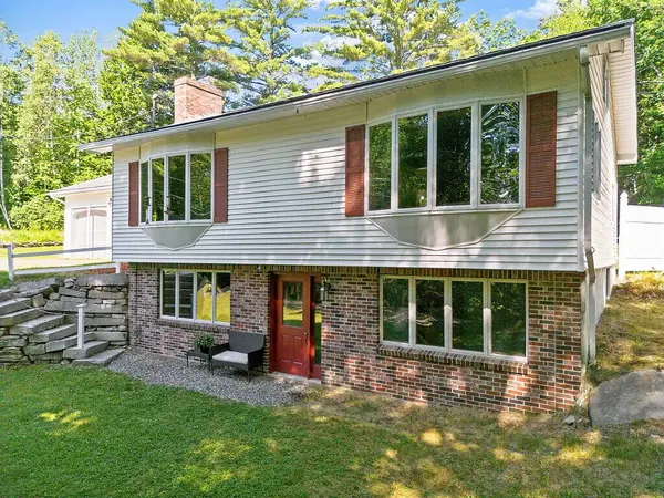 573 Augusta RD, Belgrade, ME 04917