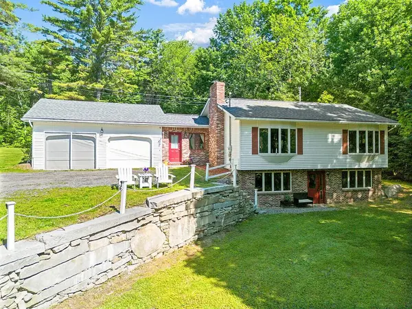 573 Augusta RD, Belgrade, ME 04917