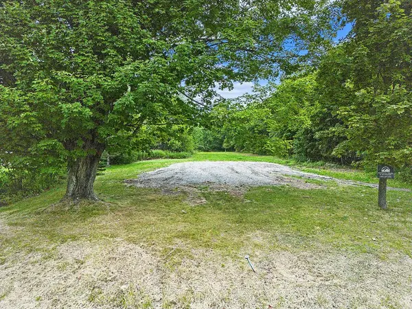 23 Prospect ST, Dexter, ME 04930
