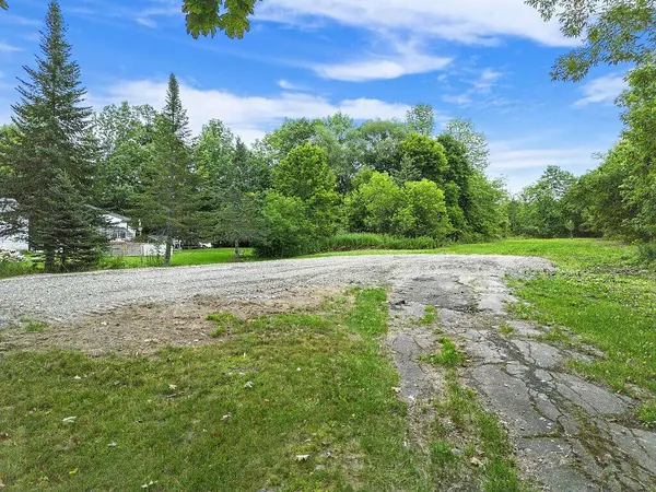 23 Prospect ST, Dexter, ME 04930
