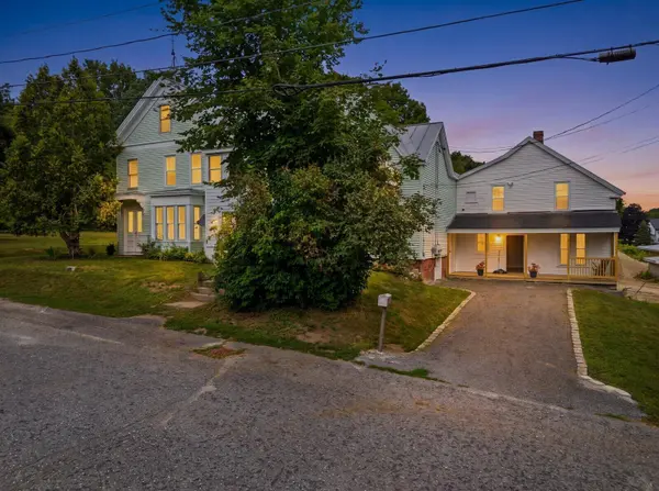 17 Oak ST