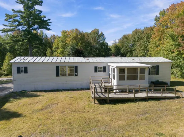 87 Summer ST, Oakland, ME 04963