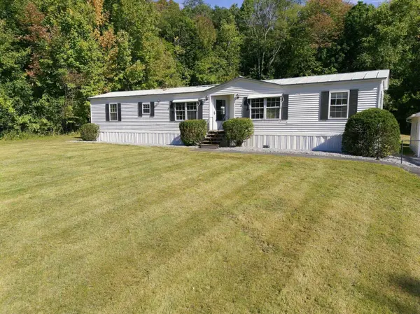 87 Summer ST, Oakland, ME 04963