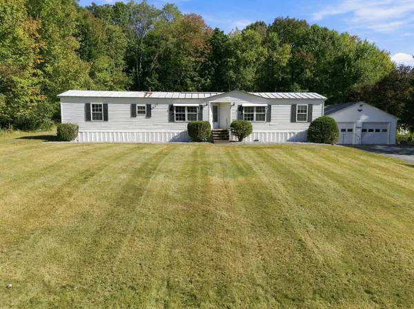 87 Summer ST, Oakland, ME 04963
